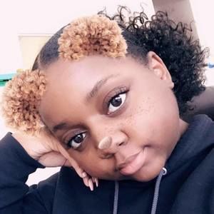 Meet your Posher, Alieyse